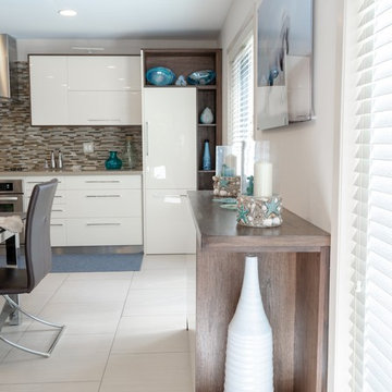 Beige high-gloss kitchen in Toronto