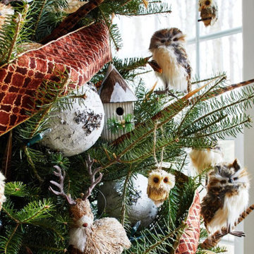 Stunning Traditional Holiday Decor With A Twist