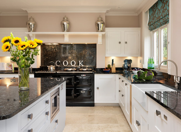 Traditional Kitchen by Harvey Jones Kitchens
