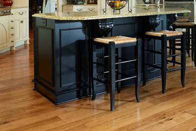 Inspiration for a timeless kitchen remodel in Boston