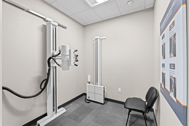 Home gym - home gym idea in Miami