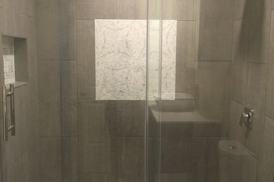Example of a minimalist bathroom design in Austin