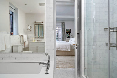 Example of a classic bathroom design in New York