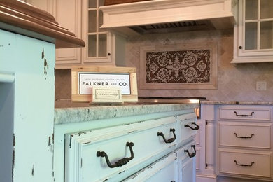 Example of a classic kitchen design in Little Rock