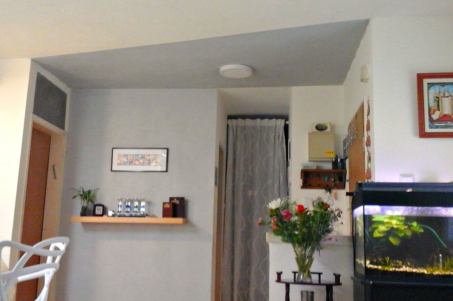 gray sparkly paint on wall and ceiling