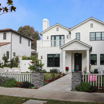 Transitional Front Yard with Manicured Hedge