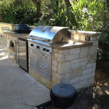 Cozy & Quaint Covered Porch and Outdoor Kitchen in Circle C Ranch, S. Austin, TX