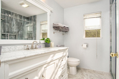 Example of a transitional bathroom design in Sacramento