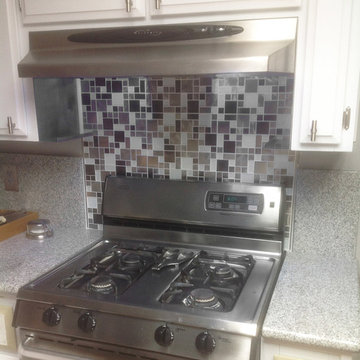 Eden Mosaic Tile Installations: Cobble Stainless Steel With White Glass Tile