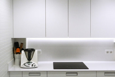 Example of a transitional kitchen design in Valencia