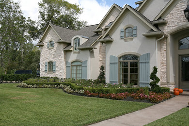 This is an example of a traditional landscaping in Houston.