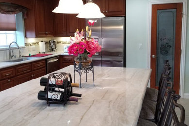 Kitchen - kitchen idea in Los Angeles