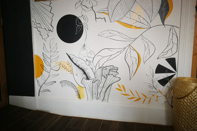 Idées déco pour une salle de séjour contemporaine de taille moyenne avec un mur blanc et un sol marron.