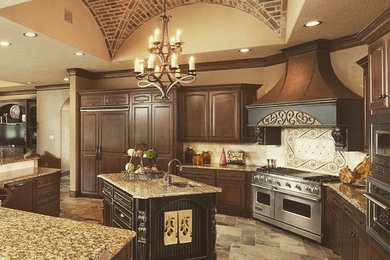 Kitchen photo in Houston