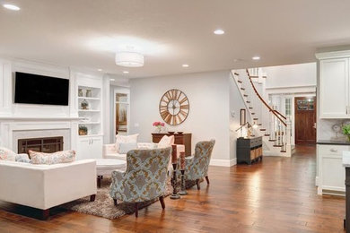 Inspiration for a transitional living room remodel in New York