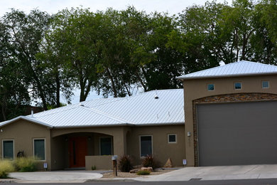 Large southwestern brown one-story stucco exterior home idea in Albuquerque