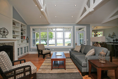 Elegant living room photo in Toronto