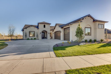 Example of an exterior home design in Boise