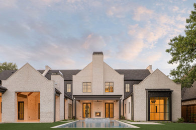 Example of an exterior home design in Dallas