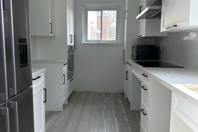 Photo of a contemporary kitchen in Toronto.