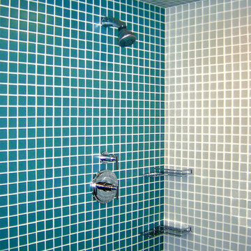 Fully Tiled Shower in Teal and Gray