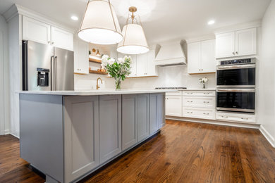 Example of a kitchen design in Charlotte