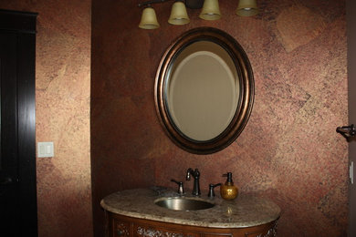 Example of a minimalist bathroom design in Minneapolis