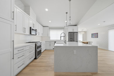 Kitchen - contemporary kitchen idea in Los Angeles