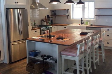 Kitchen - kitchen idea in Toronto