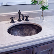 moms upstairs bath