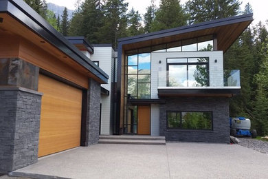 Photo of a contemporary home in Calgary.
