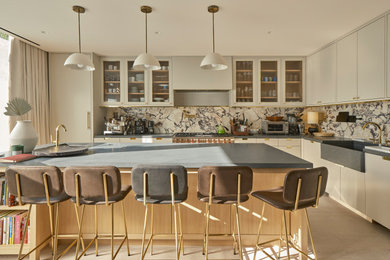 Example of a trendy kitchen design
