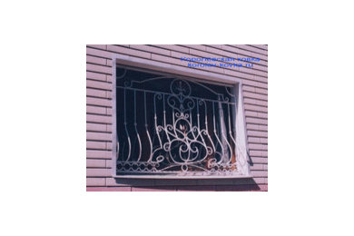 Кованые решетки на окна с пузом
