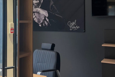 Cette image montre une maison design.