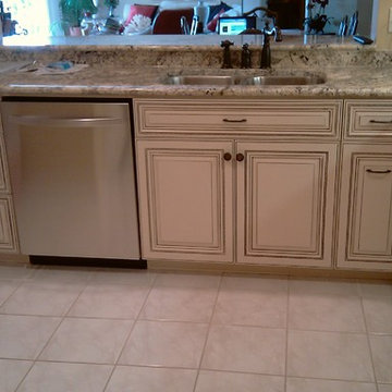 Shabby Chic, Distressed Look, Glazed Door Kitchen