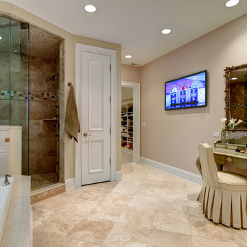 Traditional En Suite Bathroom - Chicago Suburbs