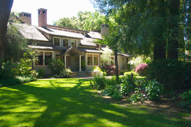 Design ideas for a traditional landscaping in San Francisco.