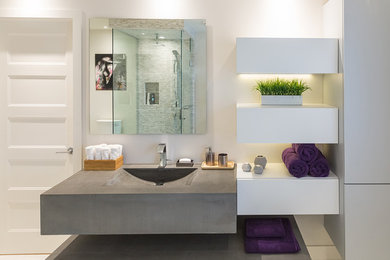 Example of a trendy bathroom design in Montreal