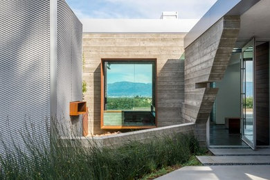 Example of a trendy entryway design in Los Angeles