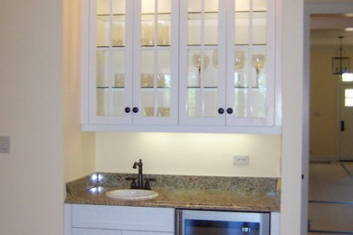 Example of a home bar design in Miami