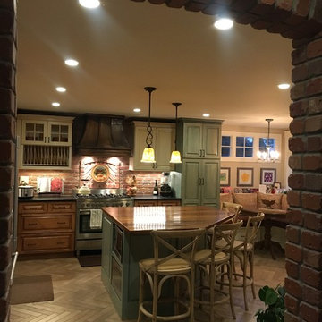 Kitchen Cabinets - Transitional Style