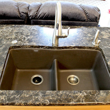 Cambria Laneshaw Countertop, Crystal Shores Mosaic Tile Backsplash ~ Brunswick