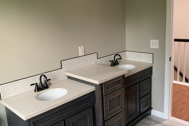 Inspiration for a transitional bathroom remodel in Detroit