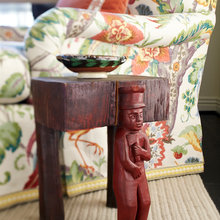 Small end table w/one sculpture leg