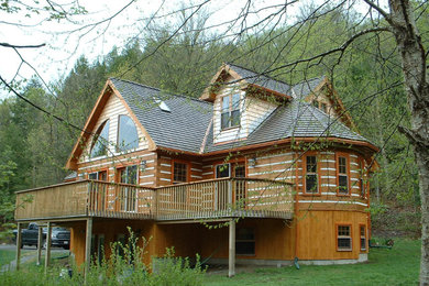Example of an exterior home design in Toronto