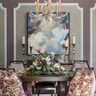 На фото: гостиные-столовые среднего размера в классическом стиле с фиолетовыми стенами, паркетным полом среднего тона и коричневым полом без камина