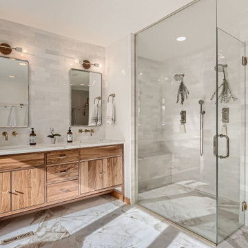 S Netherland Cir Bathroom