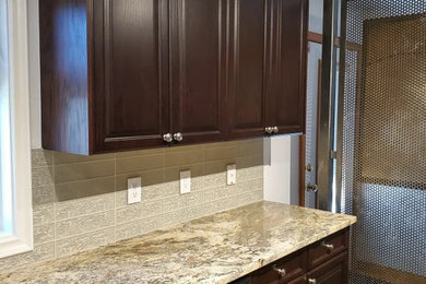 Kitchen - kitchen idea in Calgary