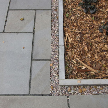 Stylish Bluestone Under the Oak