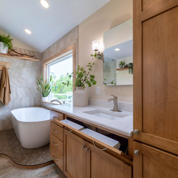 Woodwork master bathroom